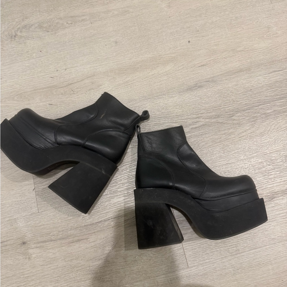 Luichiny Black Platform Boots - Picture 2 of 3